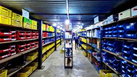 تصویری از محیط کاری همیار مکانیک – work-place3