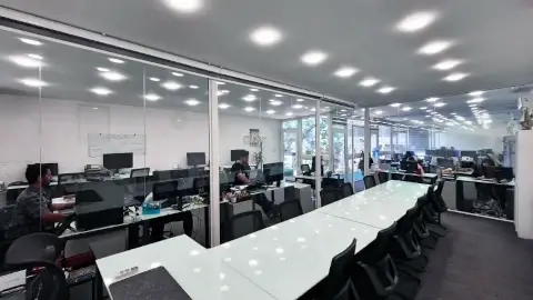 تصویری از محیط کاری همیار مکانیک – work-place4