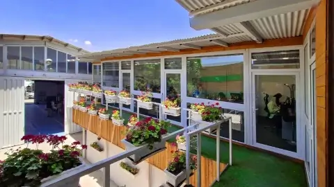 تصویری از محیط کاری همیار مکانیک – work-place6