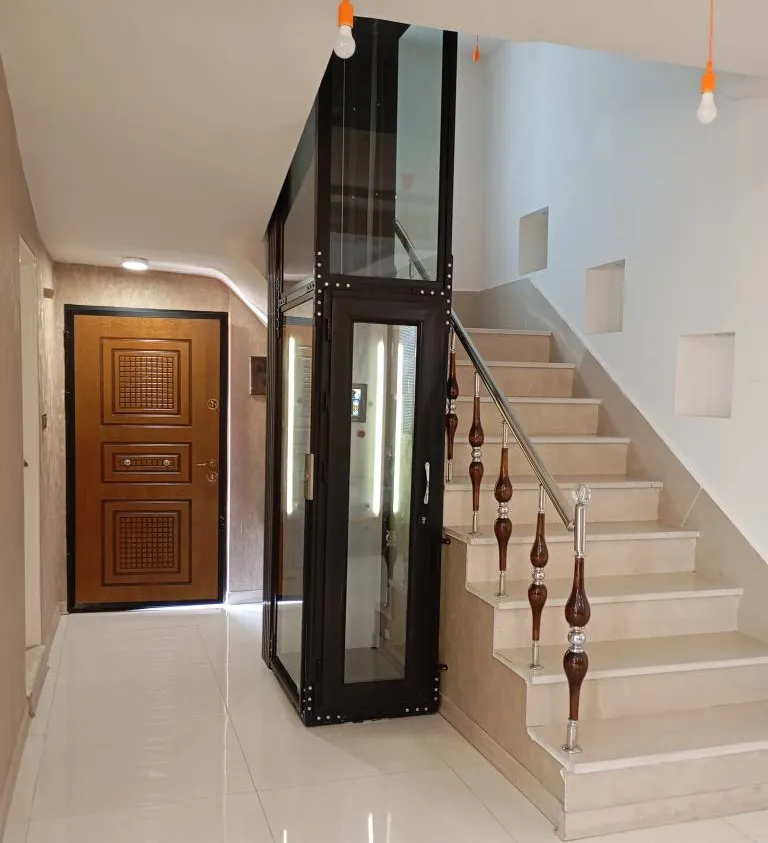 مقایسه هوم لیفت با آسانسور؛ کدام برای خانه‌ی شما مناسب ‌تر است؟